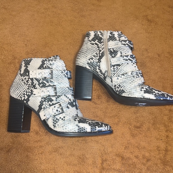 Steve Madden - Humble booties - Picture 1 of 6